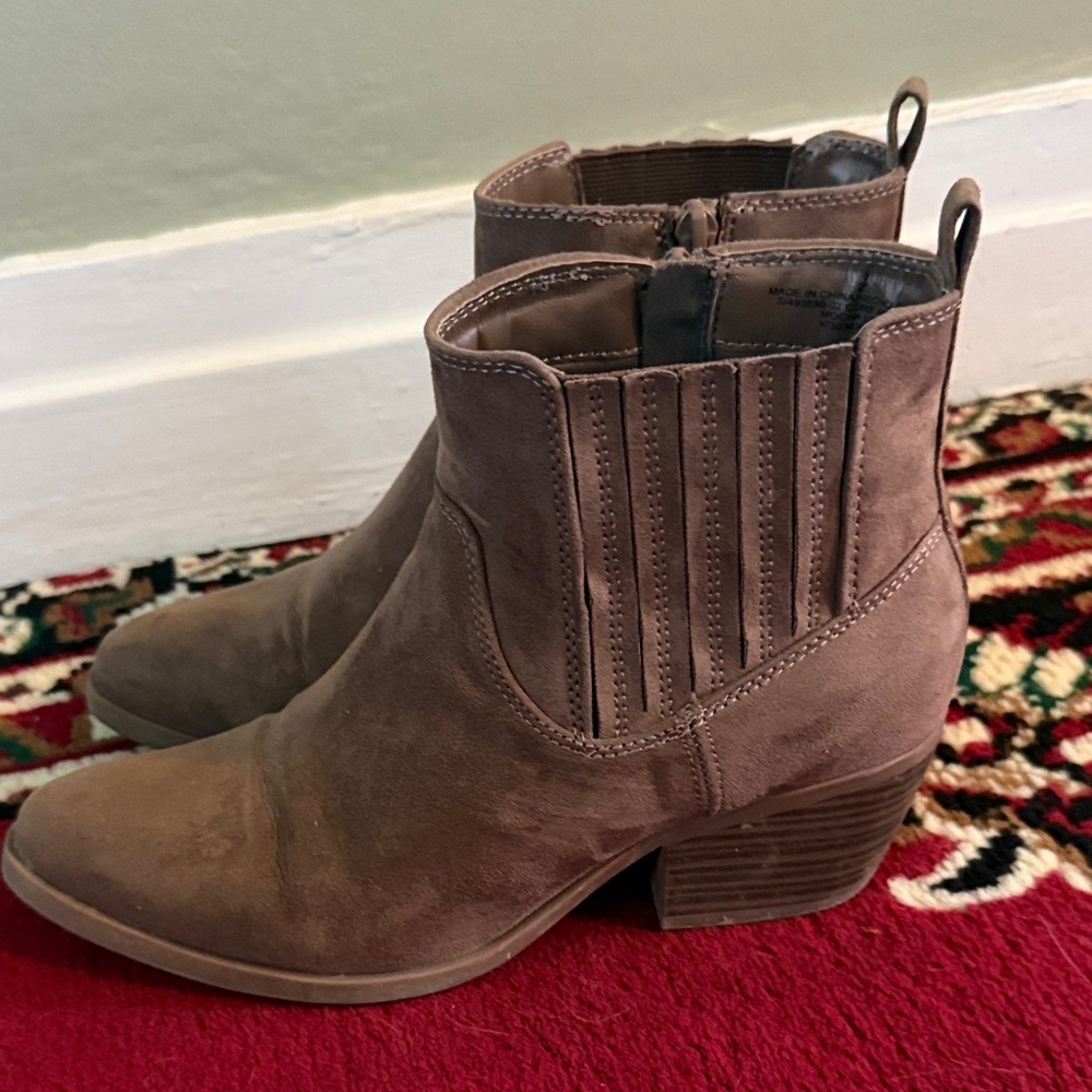 Old Navy Women’s Taupe Brown Faux Suede Ankle Booties Boots Sz 8 - Picture 5 of 6